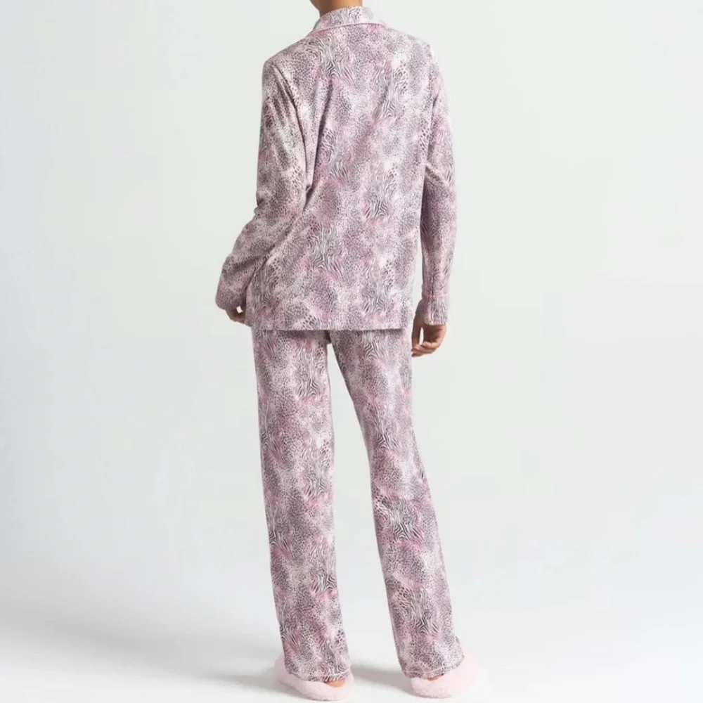 SKIMS Pajama Long Sleeve Button Up Set - Picture 6 of 8